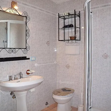 Sleeps 4 Wifi Villa